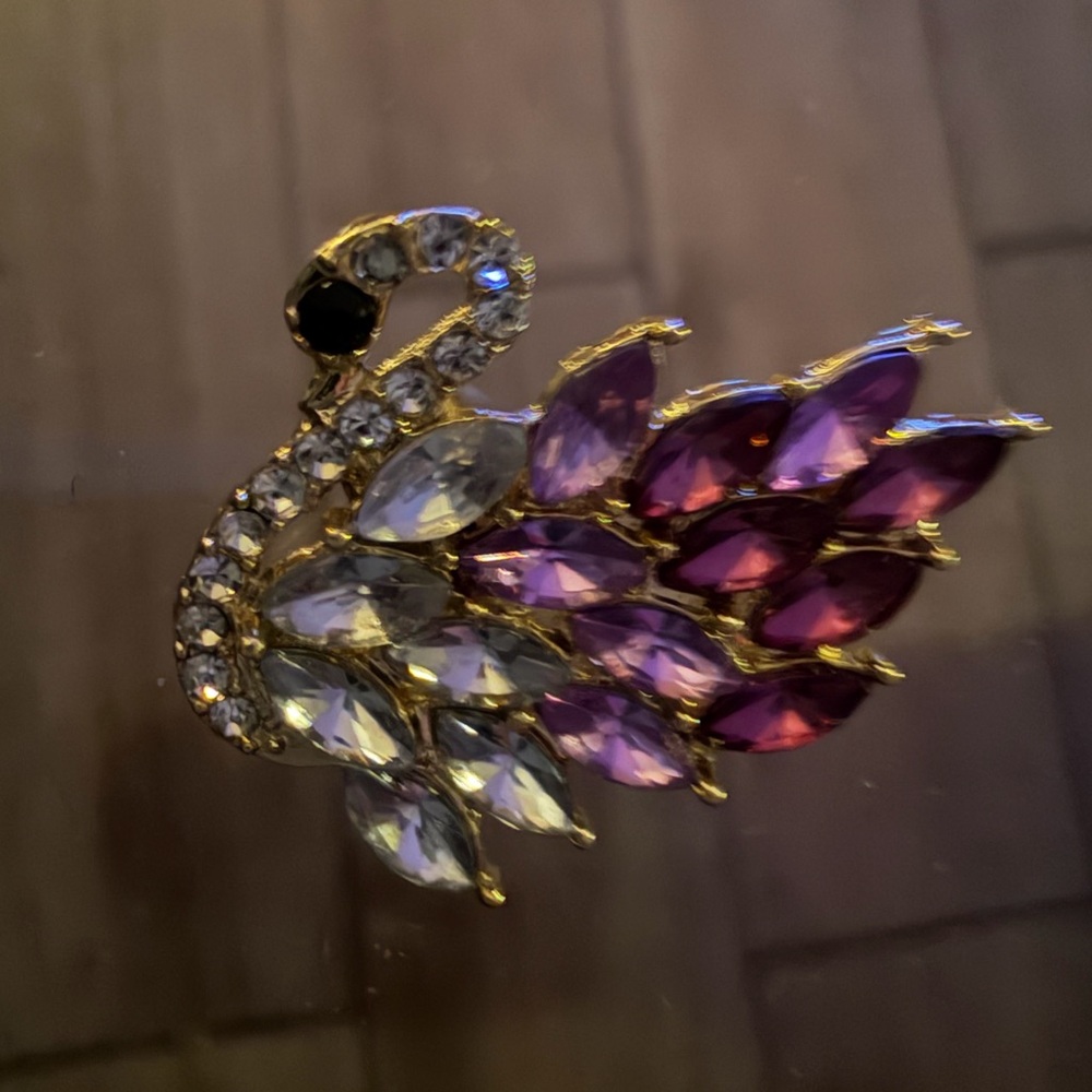 Swan Brooch with Purple and Clear Crystals - Picture 2 of 3
